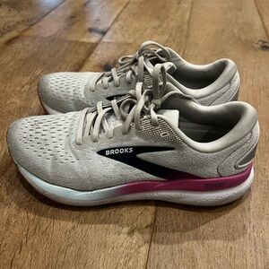 Brooks | Ghost 16